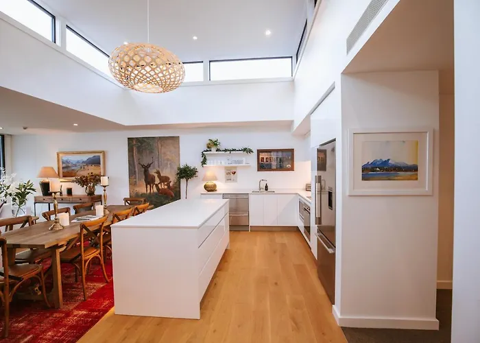 Nautilus Penthouse - Sleeps 8 - Lakefront - Walking Distance To Appartement *